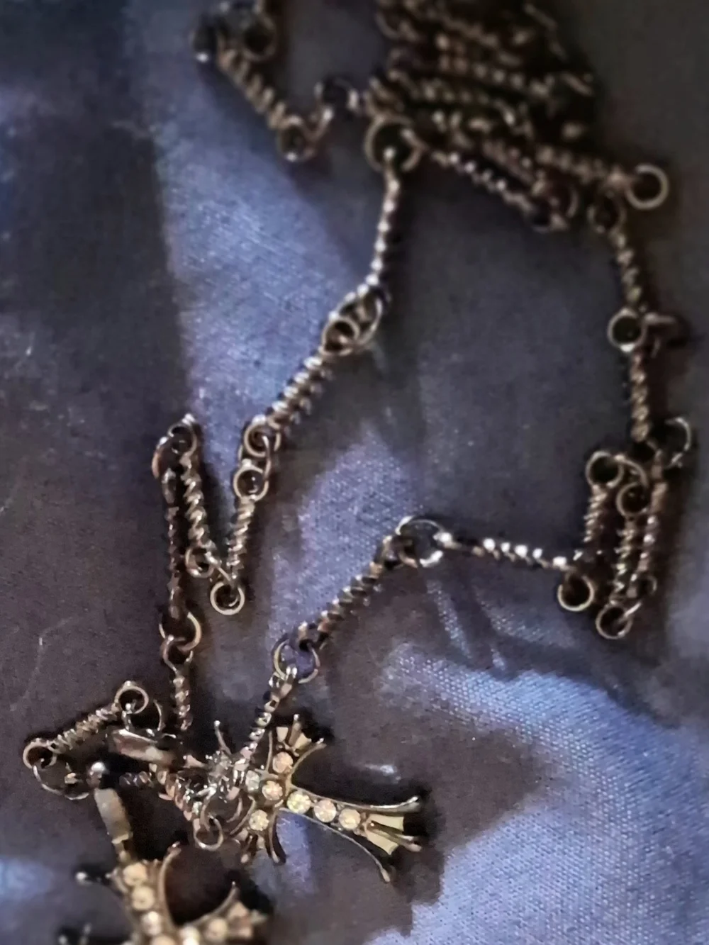 Men or Unisex Silver-Tone Cross Pendant Reversable Necklace with Rhinestones 18